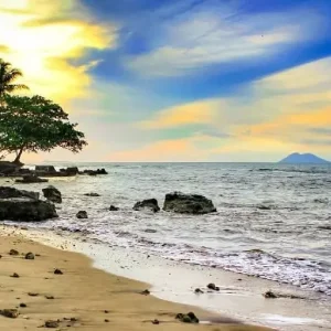 Pantai Carita, Destinasi Wisata Pantai Eksotis di Banten