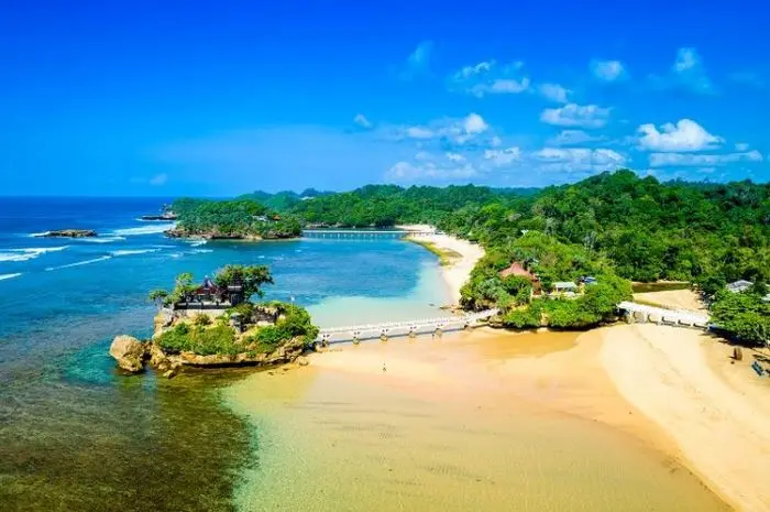 10 Rekomendasi Wisata Pantai di Malang yang Wajib Dikunjungi