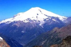 Puncak Jayawijaya, Menikmati Panorama Alam Eksotis dari Ketinggian di Papua